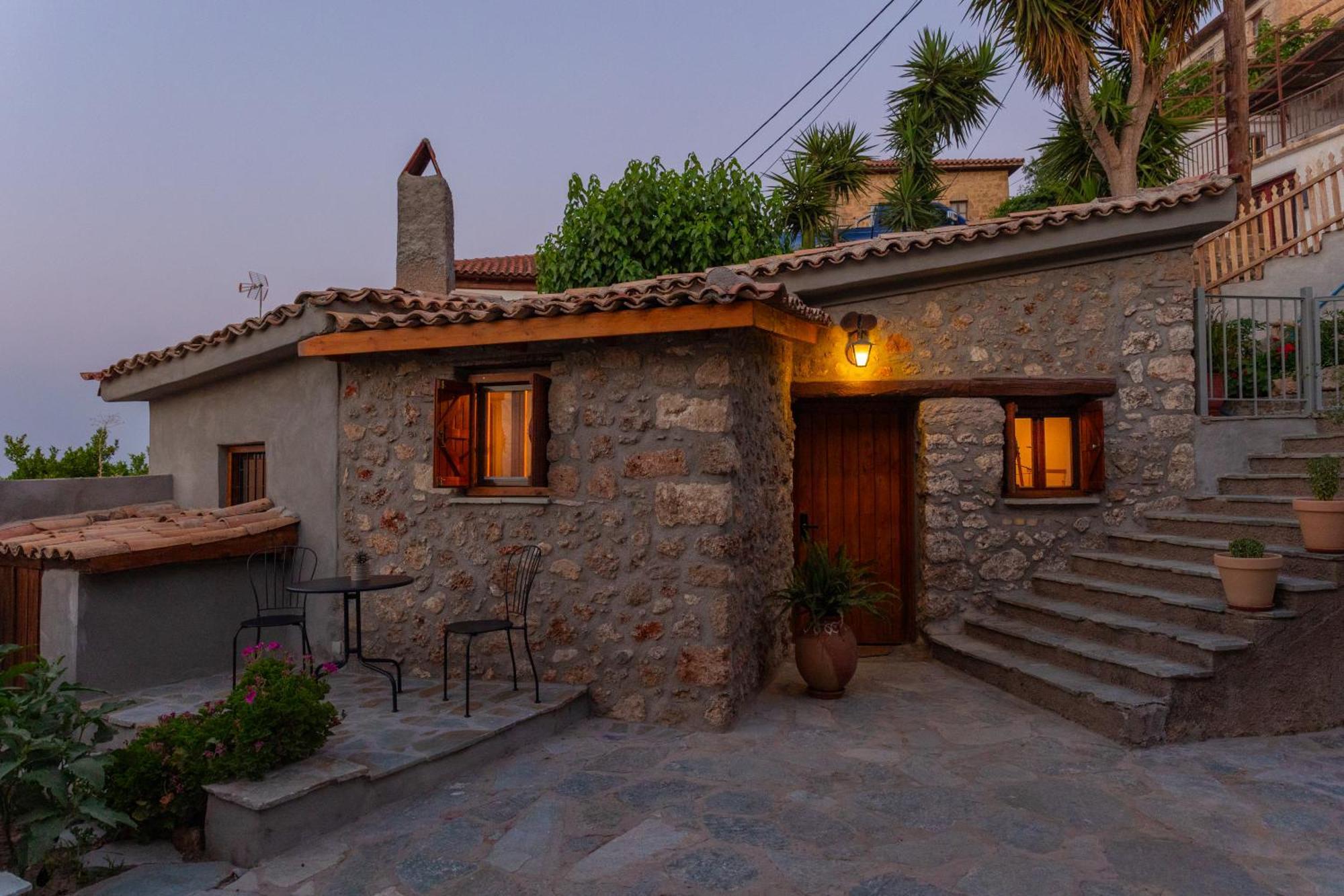 Apartment Fteri Stone House In Platanos, Akrata *