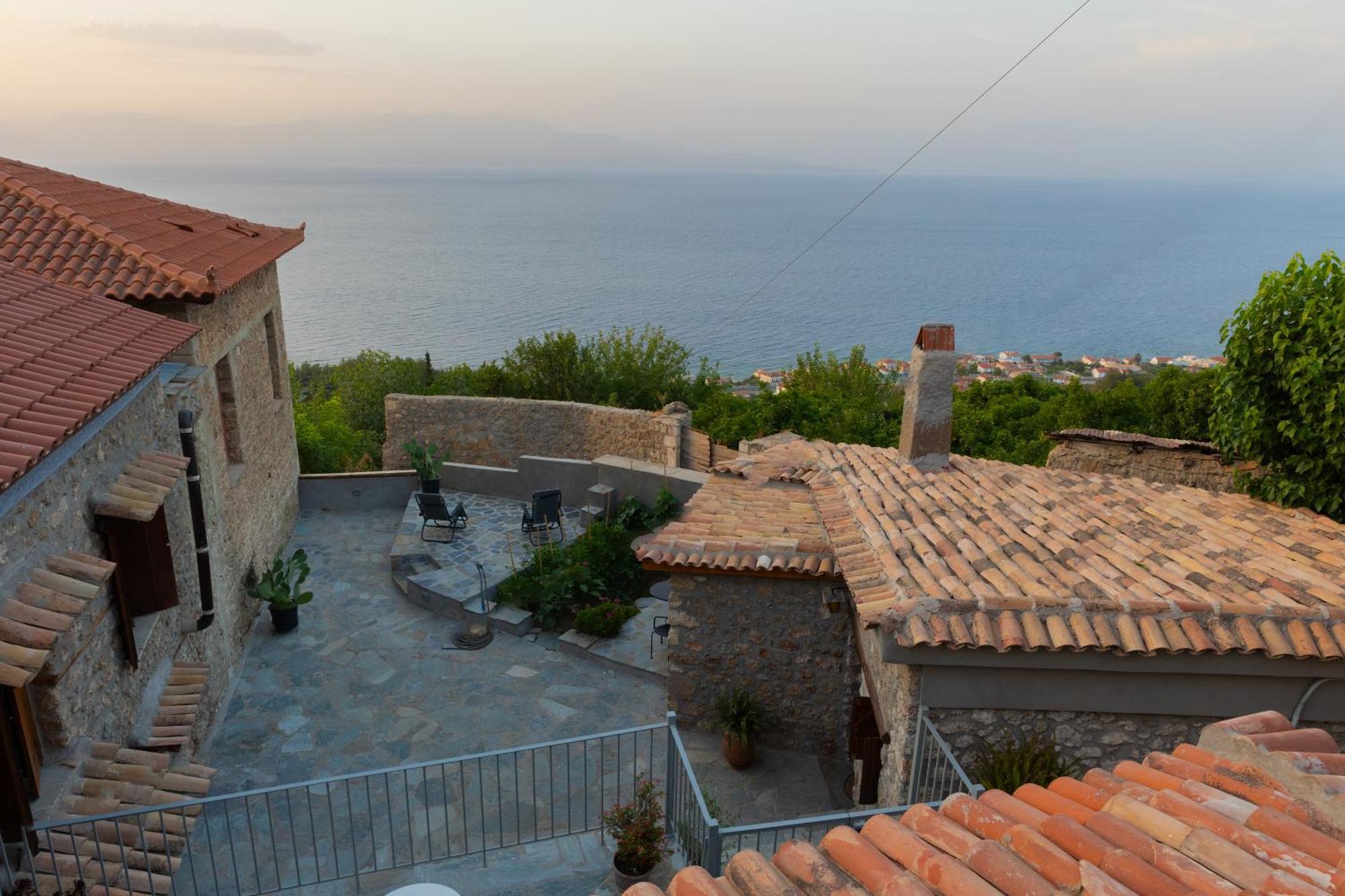 Fteri Stone House In Platanos, Akrata